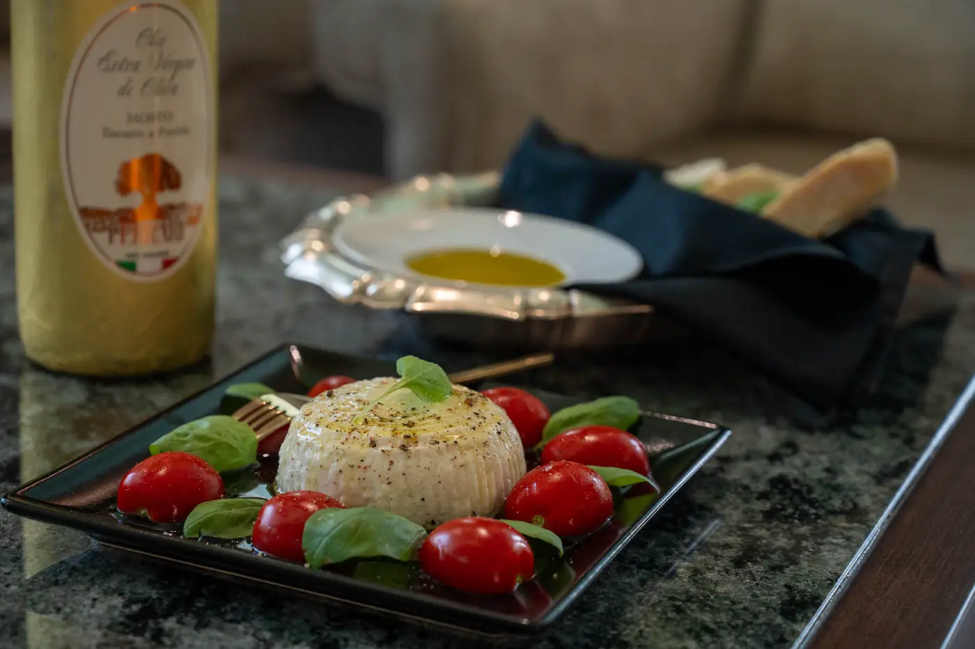 Burrata s rajčaty a bazalkou